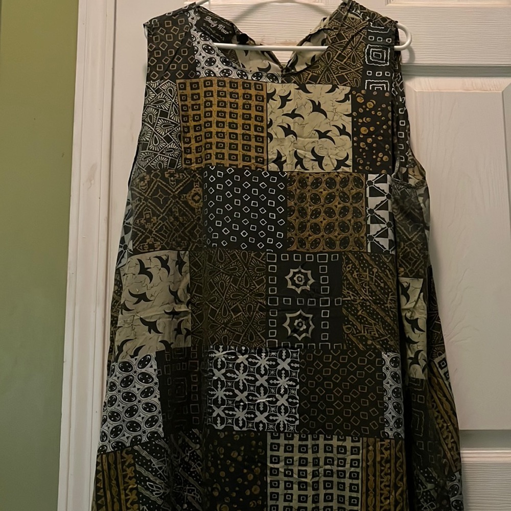 Cute sleeveless summer dress… Earth tones